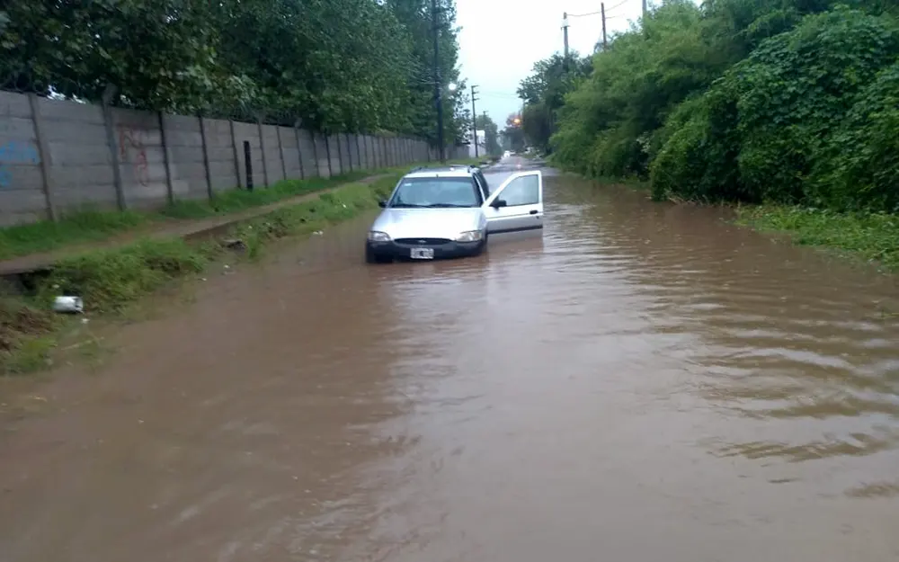 Calles inundadas por la tormenta en el barrio El Matadero