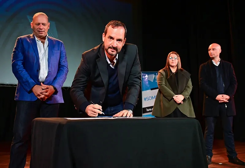 Sujarchuk firma el convenio para la llegada del Instituto Vucetich a Garín