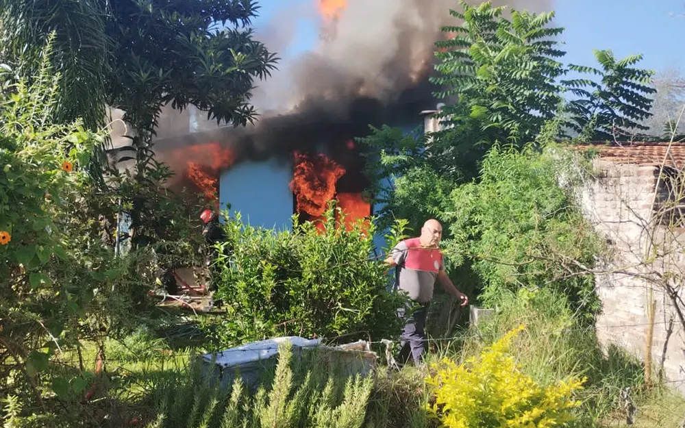 Incendio trágico: vecino de Escobar prendió fuego su casa para quitarse la vida
