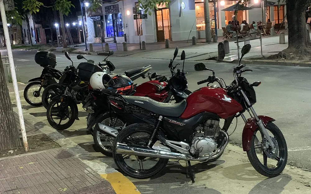 motos estacionadas motos estacionadas
