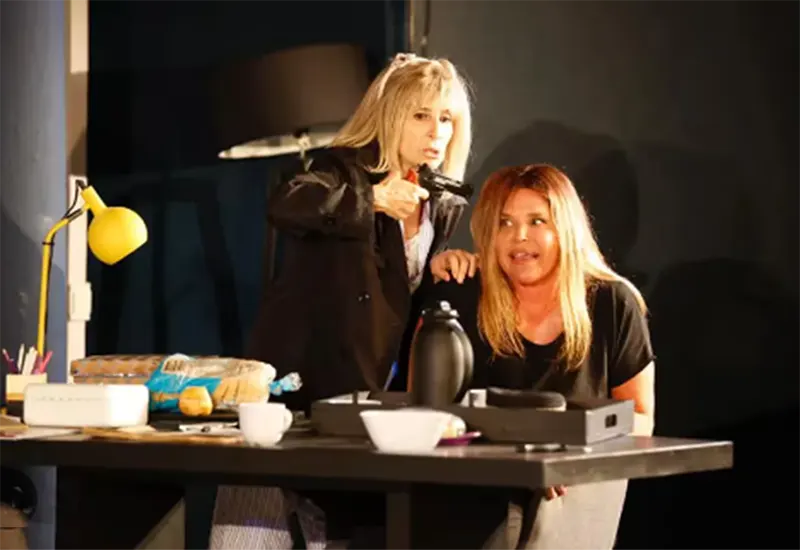 Gladys Florimonte y Nazarena Vélez en un pasaje de la obra que presentarán en el teatro Seminari