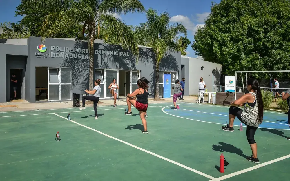 polideportivo de Ingeniero Maschwitz clase abierta en el polideportivo de Maschwitz
