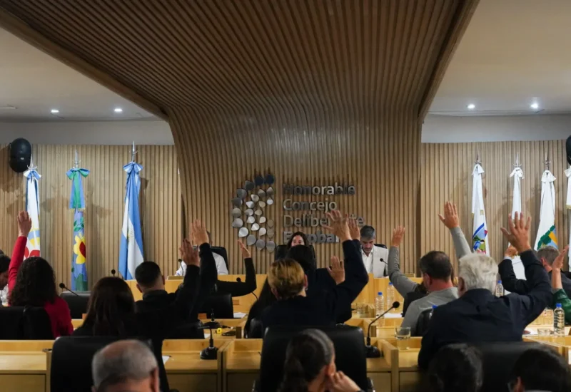 votación de un expediente en la última sesión del concejo deliberante