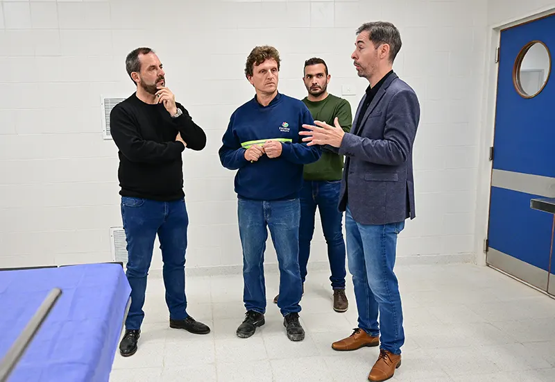 Sujarchuk dialoga con el secretario de Salud en el Hospital del Bicentenario