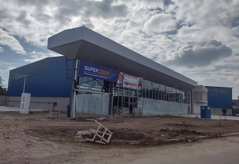 futura sucursal de Super 2000 en construcción