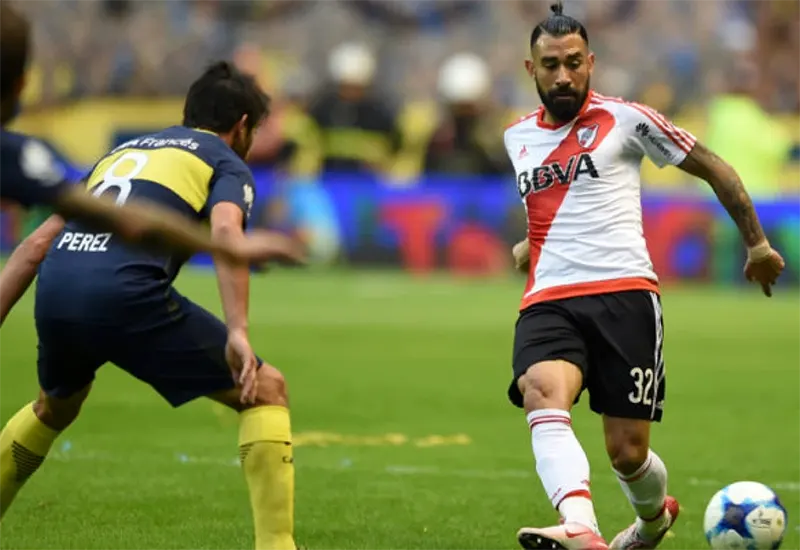 Ariel Rojas, jugando para River, frente a Boca