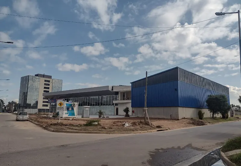 futura sucursal de Super 2000 en construcción