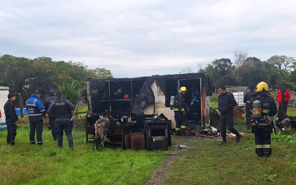 Drama en Escobar: Vivían en un container, se incendió y murió un chico de 9 años