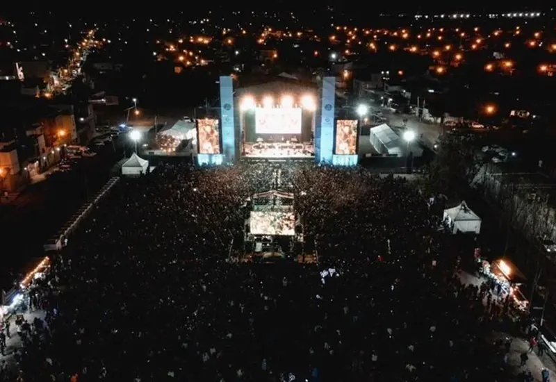 multitud en un mega recital de Expo Escobar, cuyos gastos impactaron en el déficit municipal