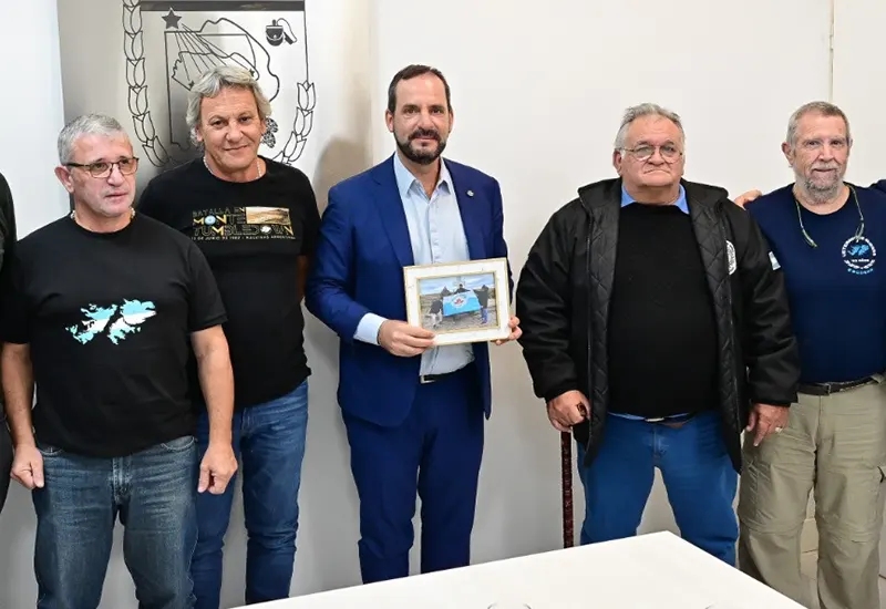 veteranos de guerra de Escobar con el intendente