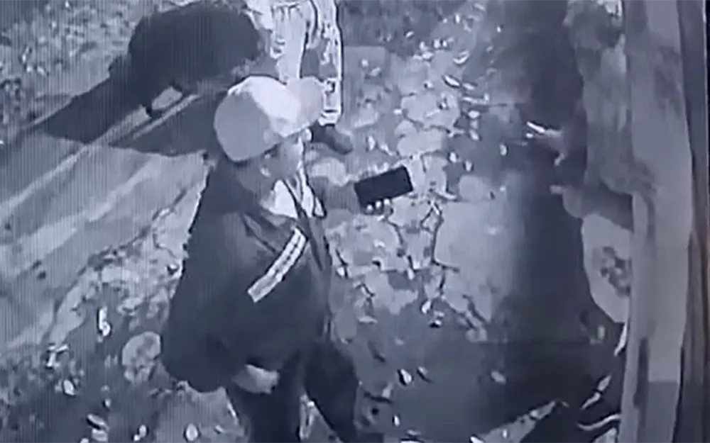 Empleado municipal agredió a un vecino, quedó filmado y lo echaron