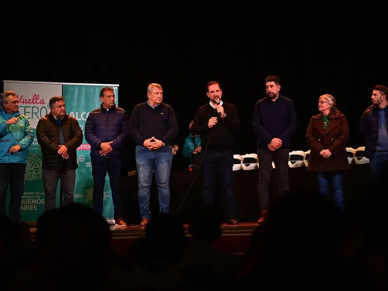 Sujarchuk junto a funcionarios del ministerio de transporte en la capacitación