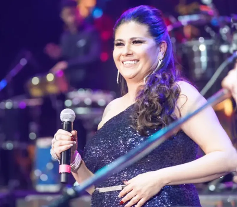 Valeska, cantante del grupo tropical Anaconda, que este domingo se presentará en Savio