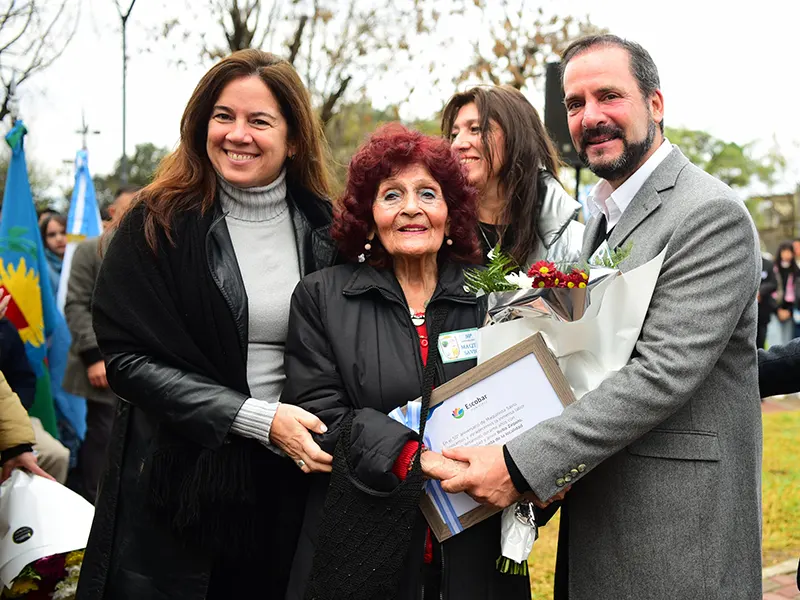 “Beba” Zirpolo recibe una distinción de manos del Intendente y de la concejal Laura Guazzaroni