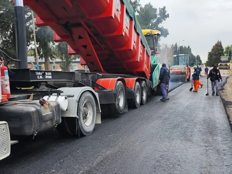trabajos de repavimentación en la calle Independencia