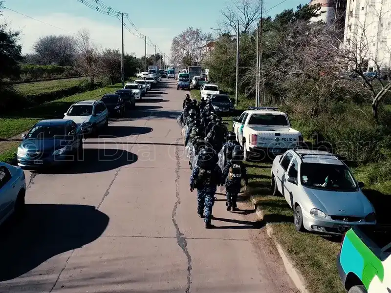 despliegue de policías sobre la avenida Nazarre