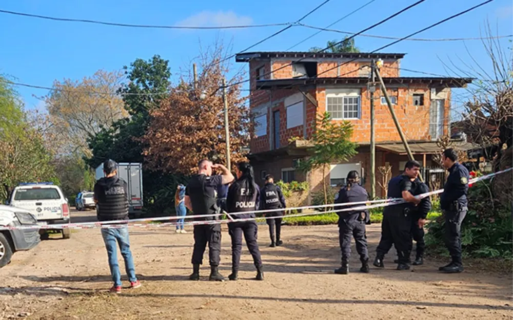 Tensión en Escobar: Iban a desalojarla y amenazó con quitarse la vida