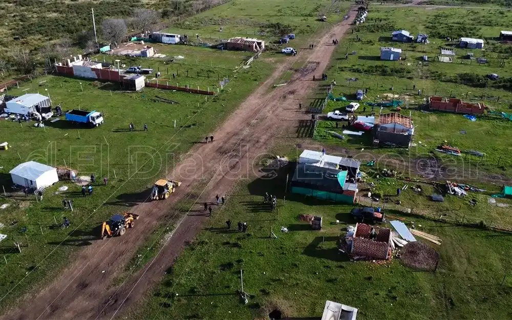 Impactante desalojo de un campo de Matheu donde vivían cerca de 100 familias