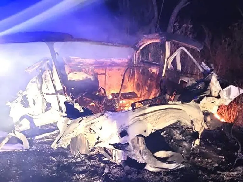 auto incendiado que generó el estruendo