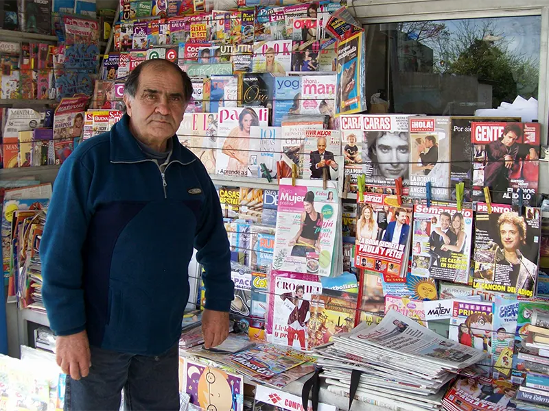 Juan Carlos Morano en su puesto de diarios y revistas