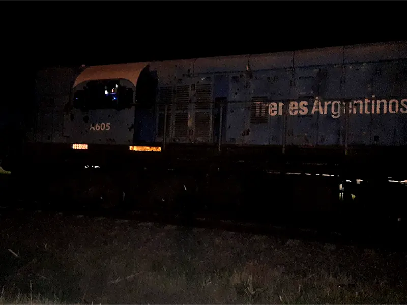 tren detenido sobre las vías