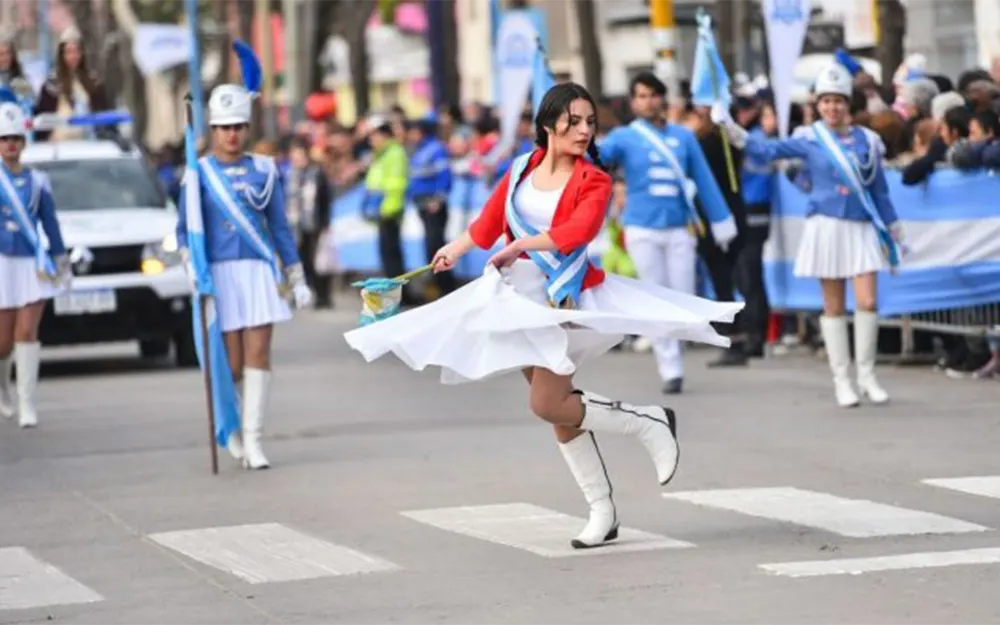 9 de Julio en Matheu: desfile patrio, gastronomía típica y show de La Nueva Luna