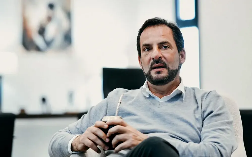 Ariel Sujarchuk en su despacho, foto prensa