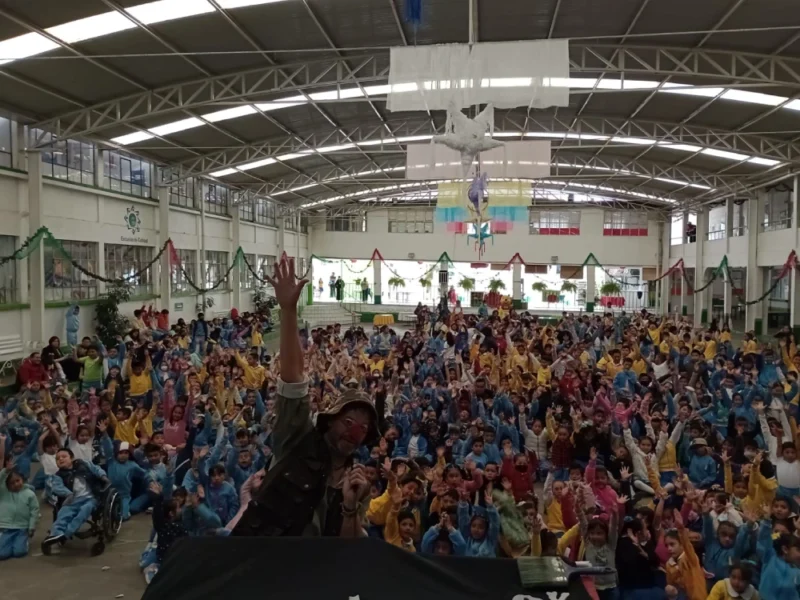 Función en Temascalcingo Mexico para 850 niños.