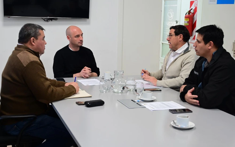 Carlos Beto Ramil La Municipalidad de Escobar convocó a una reunión a las autoridades de Edenor para exigir soluciones ante los repetidos cortes de luz, y las bajas y los picos de tensión en distintas áreas del distrito.