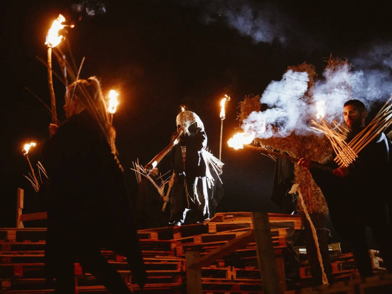 La Procesión del Muñeco previa a la fogata