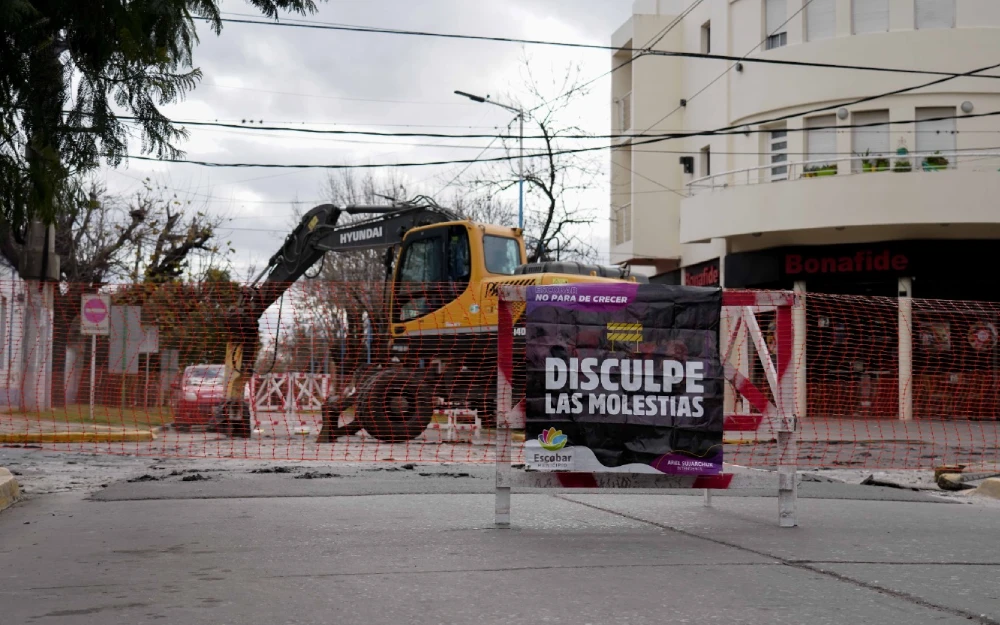 Repavimentan de punta a punta una calle del centro de Belén de Escobar