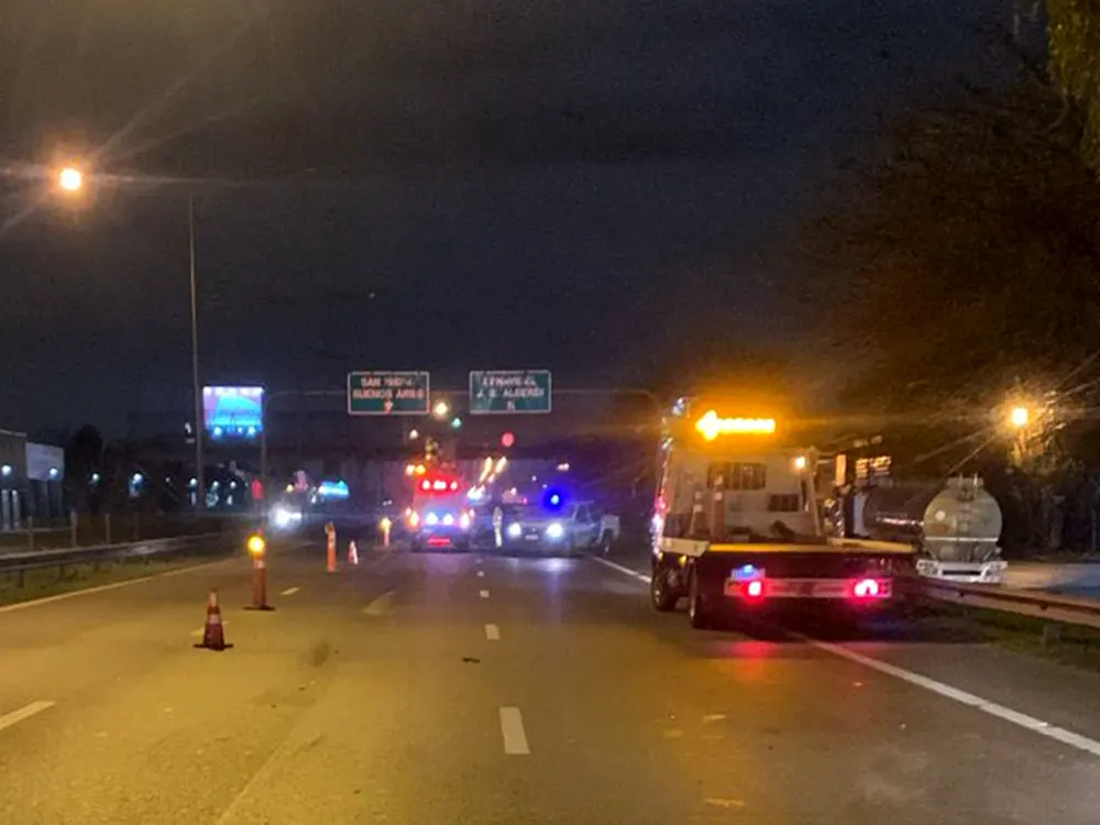 dos de los tres carriles quedaron cortados por el accidente