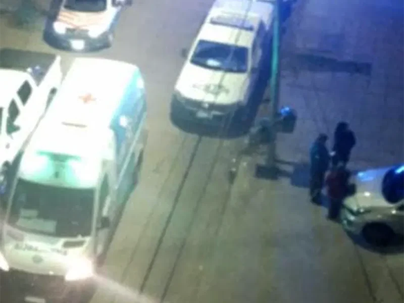 personal policial frente al domicilio donde el hombre se quitó la vida