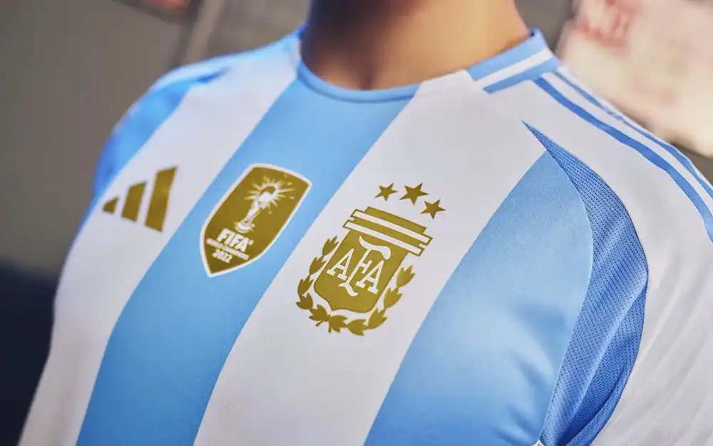 Se sortea una camiseta de la selección firmada por los campeones de América