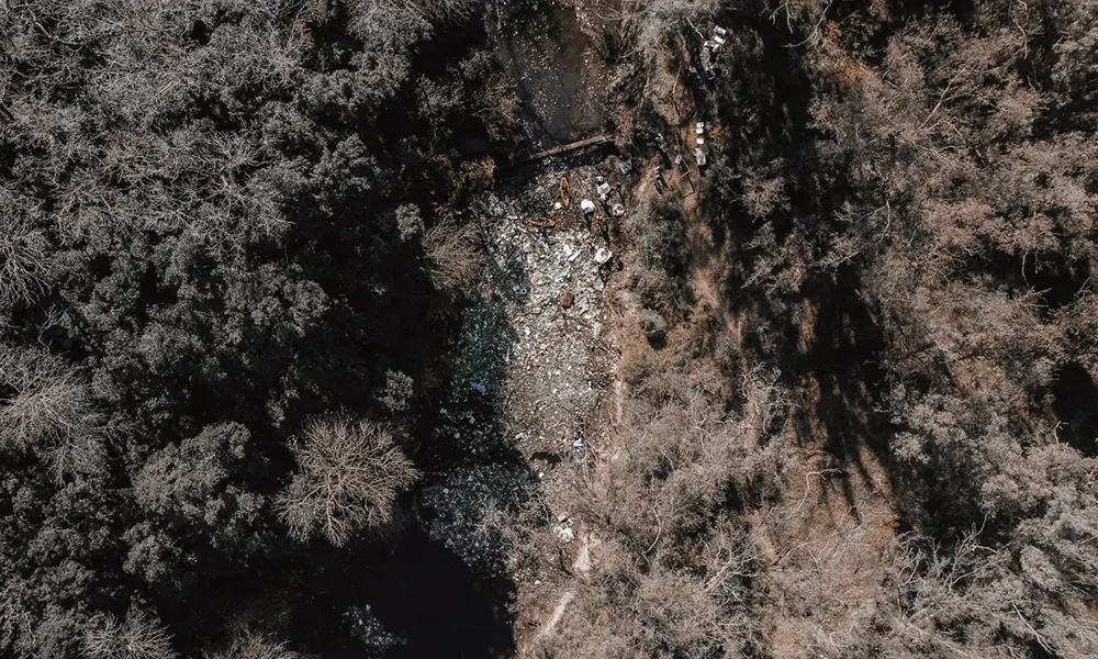 grandes cantidades de basura en el arroyo escobar