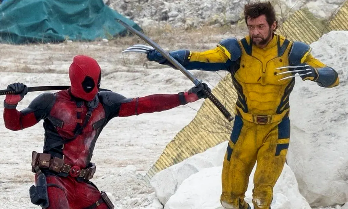 Deadpool lucha contra Logan, en una escena de la película que sigue en la cartelera del Cine Italia