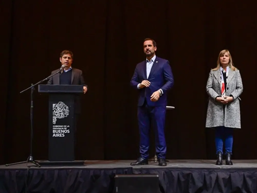 Kicillof en la ronda de negocios en loma verde, junto a Sujarchuk y Alvarez Rodríguez