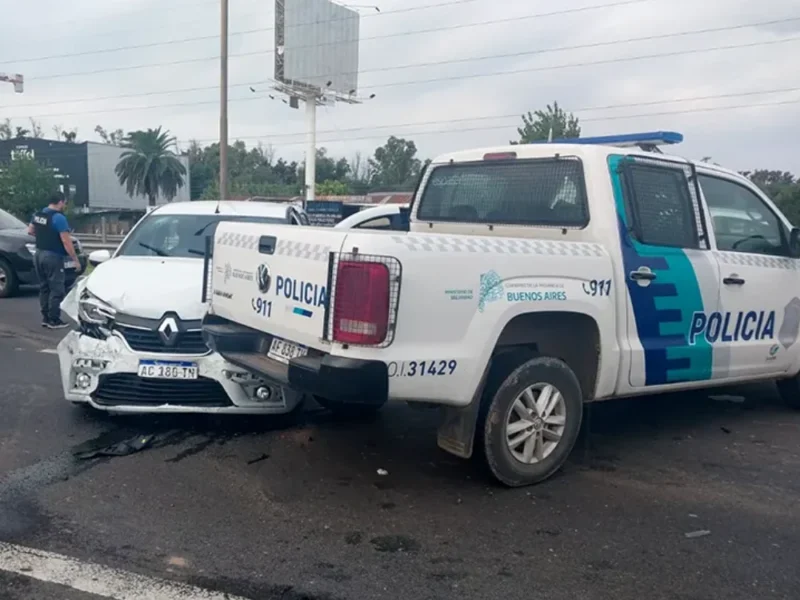Dentro del vehículo los policías encontraron inhibidores de alarma.