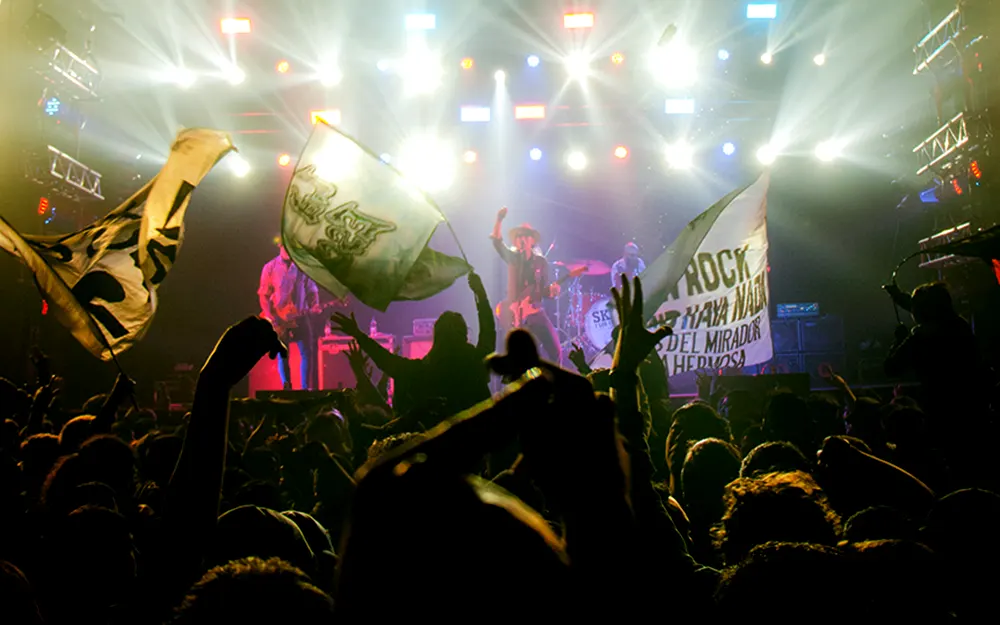 Skay Beilinson hizo rugir a Maquinista Savio en una noche de mística ricotera