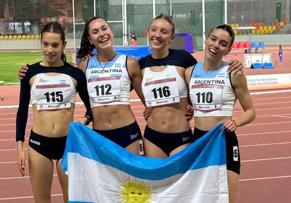 Malena Galván junto a sus compañeras Helen Bernard Stilling, Isabel Conde y Juana Zuberbuhler