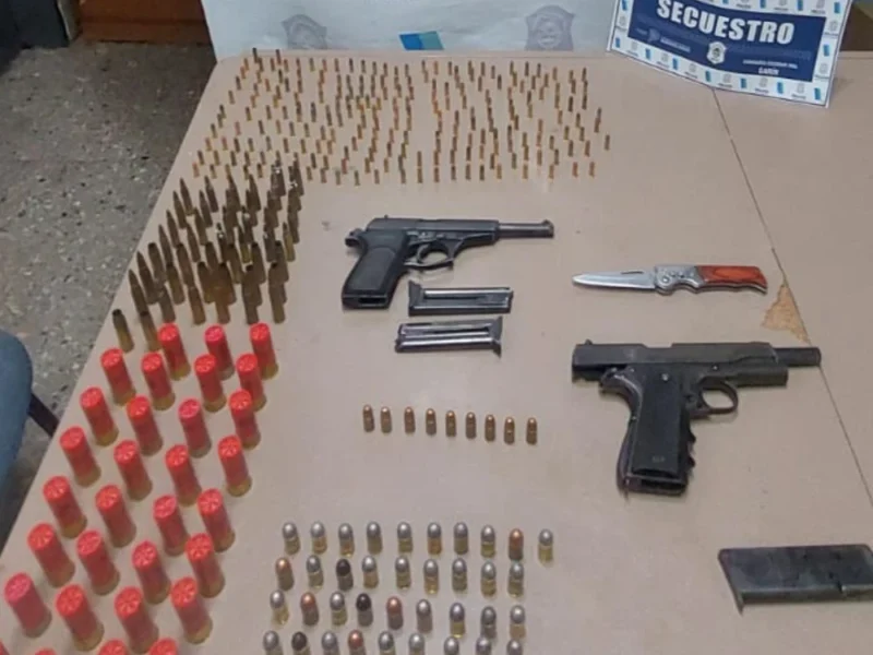 Un hombre de 68 años fue detenido en la localidad de Garín después de que se encontrara un arsenal en su vivienda