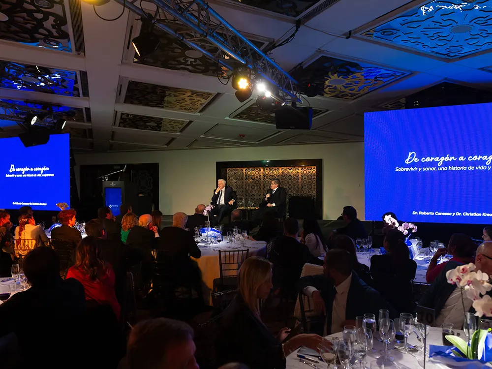 Roberto Canessa y Christian Kreutzer durante una charla en la cena a beneficio del hospital austral