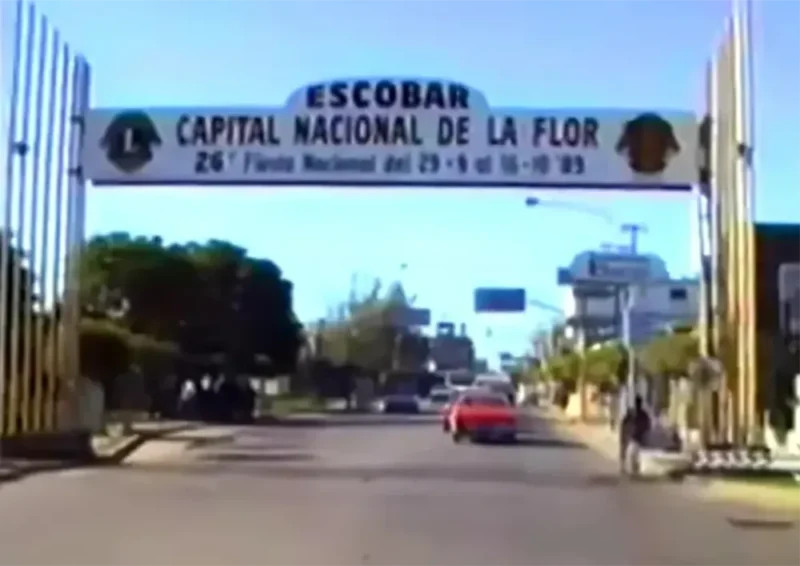 antigua entrada a escobar, con el arco del Club de Leones, en el año 1989