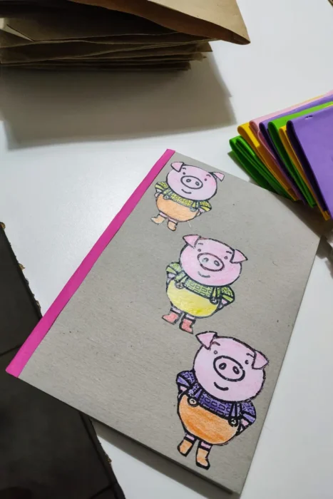 Libros infantiles hechos por los internos de campana