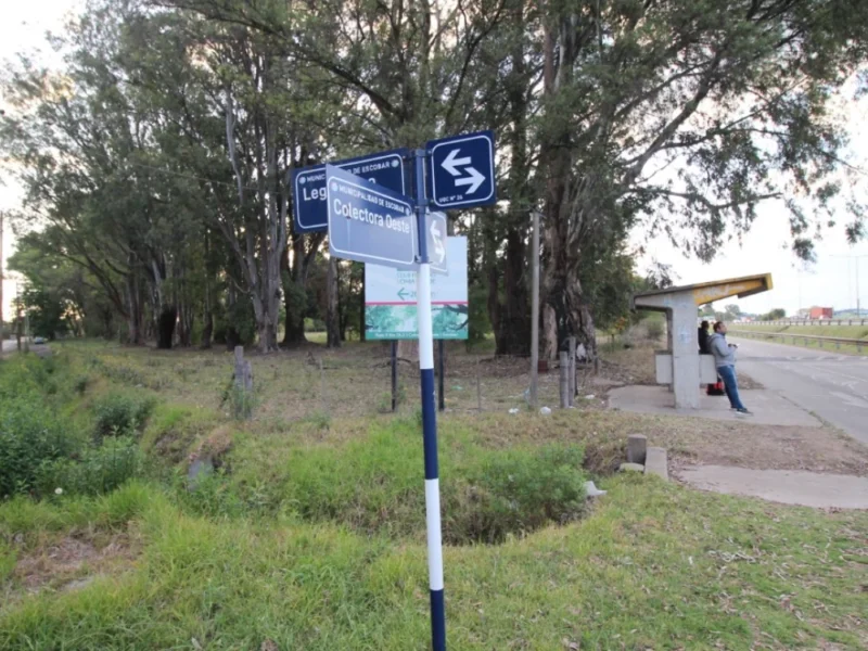 esquina de la Colectora Oeste y las calles Old Man y Leguizamo, donde está el predio de Loma Verde destinado al programa Procrear