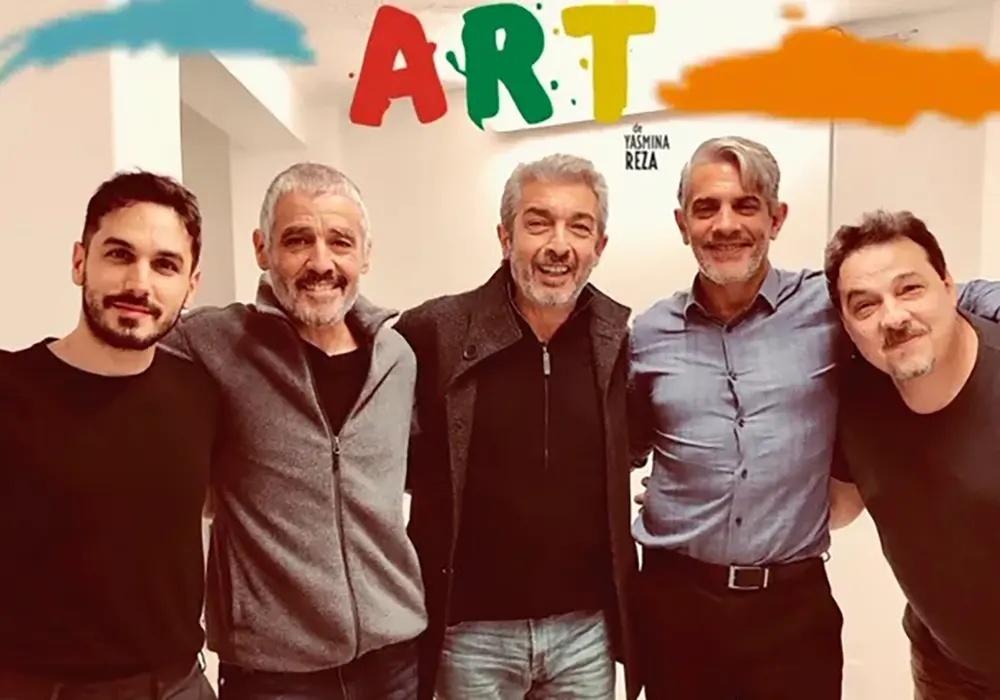 El elenco de ART, Pablo Echarri, Fernán Mirás y Martín Slipak, junto a Ricardo Darín y Germán Palacios, directores de la obra que se presentará en el seminari