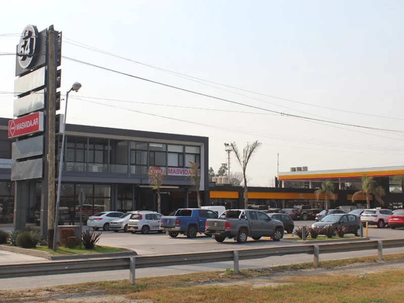 El centro comercial tendrá un local de 450 metros cuadrados de El Parmegiano. Además, la compañía de servicios médicos Más Vida tendrá una base en el complejo.
