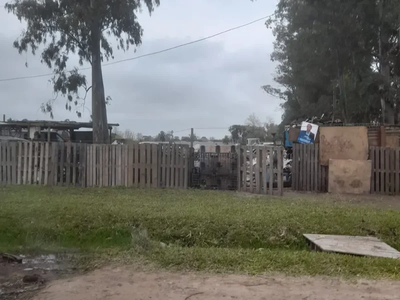cerca de madera del predio usurpado