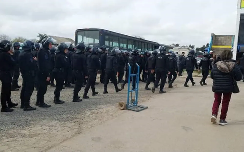 Impresionante operativo de la Policía Federal en la Feria Boliviana de Escobar