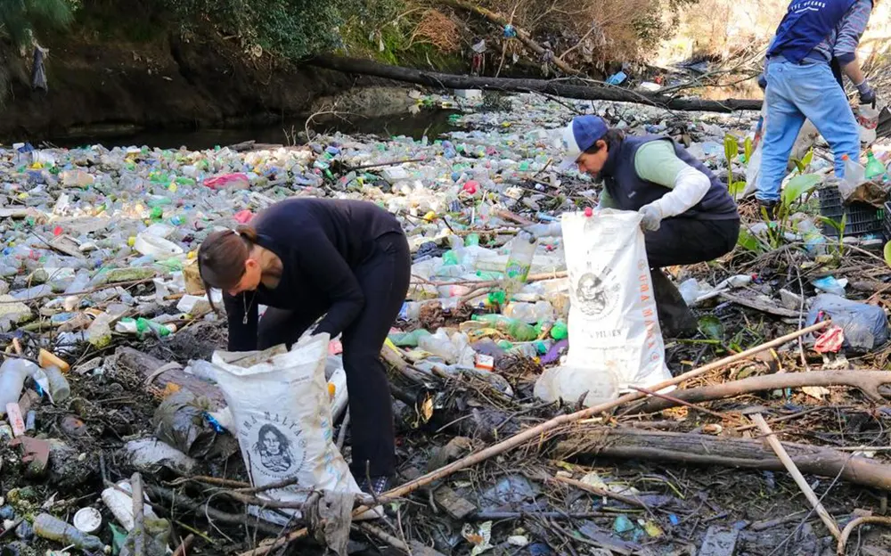 tercera limpieza del arroyo home Voluntarios remueven la basura que contamina el arroyo escobar